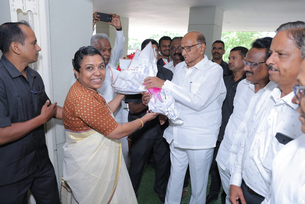 Hon'ble Sharad Pawar visited Dr. Cyrus Poonawalla English Medium School and Jr. College, Uruli Kanchan